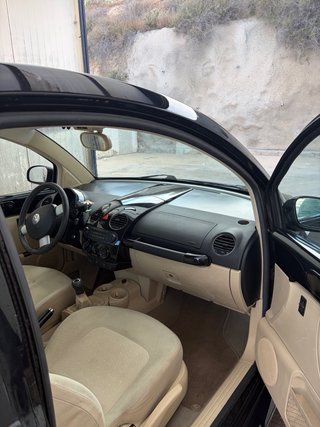Volkswagen New Beetle Negro