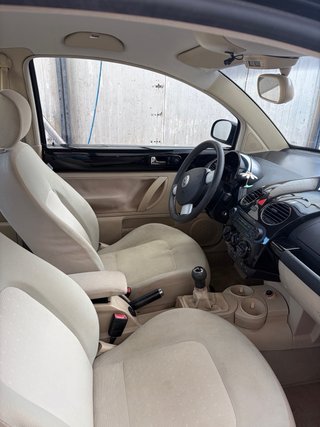 Volkswagen New Beetle Negro