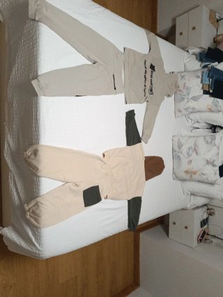 Chándal niño beige y verde