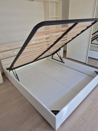 Camera da letto: Armadio, Letto, Cassettiera