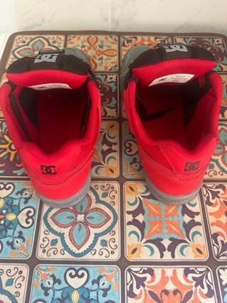 Zapatillas Globe Hombre Negras, Rojas y Grises
