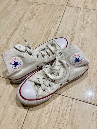 Zapatillas Converse Blancas y Rojas