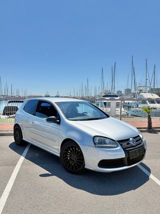 Volkswagen Golf R32
