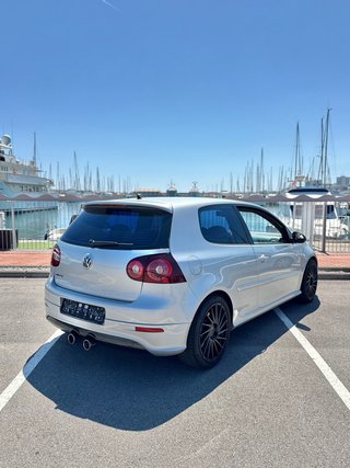 Volkswagen Golf R32