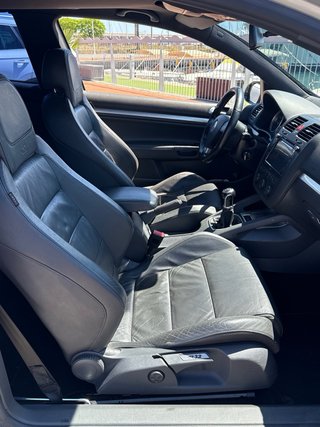 Volkswagen Golf R32