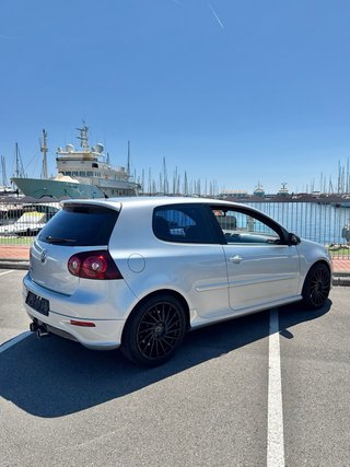 Volkswagen Golf R32