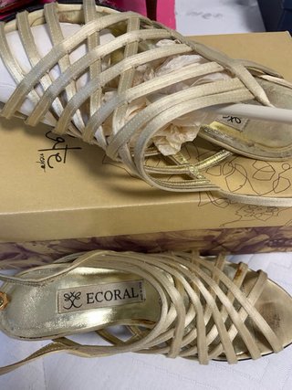 Sandalias doradas tacón fino talla 37