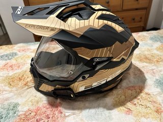 Casco LS2 Explorer Carbono Negro/Dorado