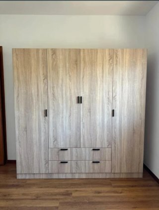 Armario blanco de madera
