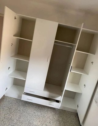 Armario blanco de madera