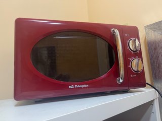 Microondas Rojo Estilo Vintage