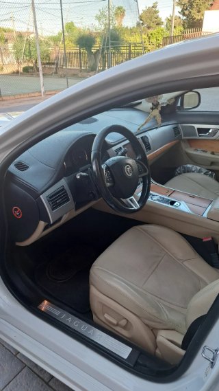 Jaguar XF 2012