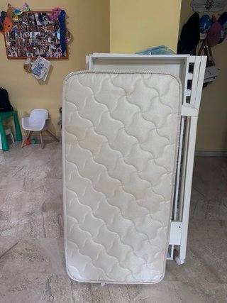 Cuna de bebé blanca de Prenatal