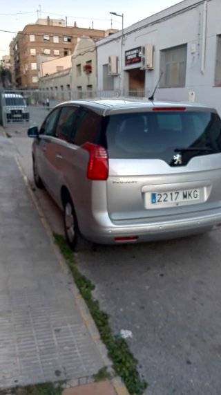 Peugeot 5008 2011