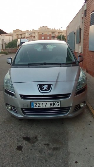 Peugeot 5008 2011