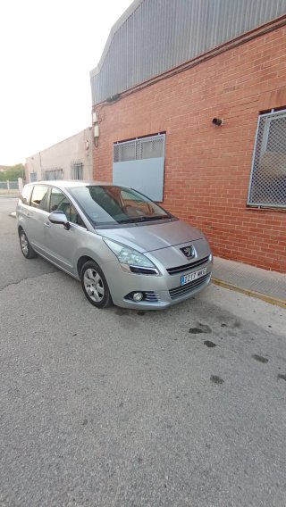 Peugeot 5008 2011