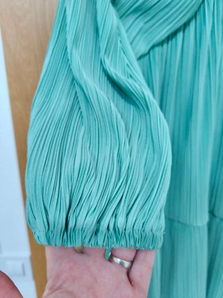 Vestido H&M verde plisado