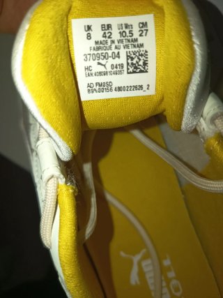 Zapatillas Puma Blancas y Amarillas