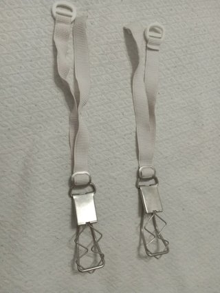 Pinzas sujetasabanas de cuna blancas