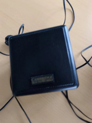Altavoces pequeños negros