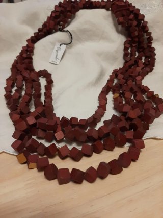 Collana dadini legno marrone color mattone