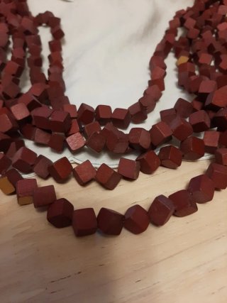 Collana dadini legno marrone color mattone