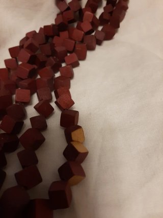 Collana dadini legno marrone color mattone