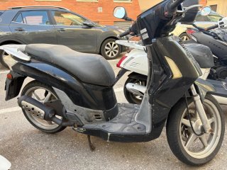 Kymco People S Scooter Negra