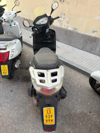 Kymco People S Scooter Negra