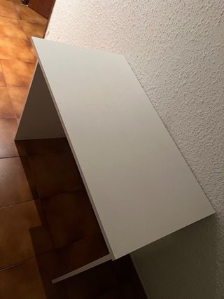 Mesa de escritorio blanca de madera
