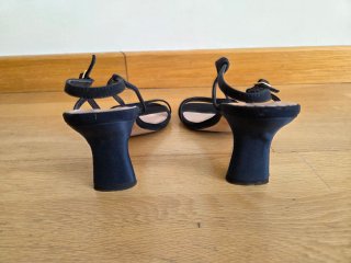 Sandalias tacón negras tiras finas