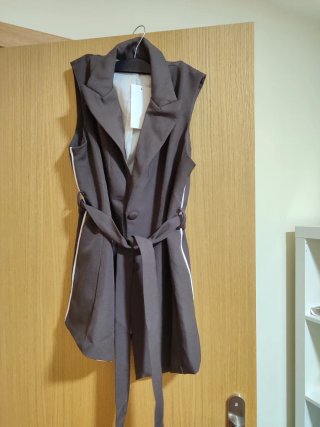 Conjunto chaleco y pantalón marrón