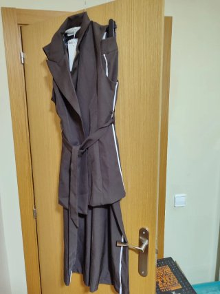 Conjunto chaleco y pantalón marrón