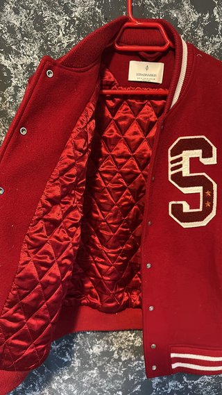 Chaqueta Stradivarius Roja Talla S, talla grande.