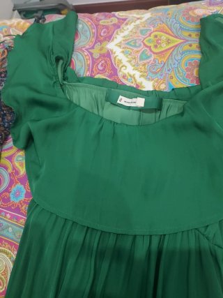 3 vestidos mujer, 2 de ellos sin estrenar.