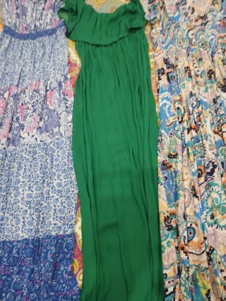 3 vestidos mujer, 2 de ellos sin estrenar.
