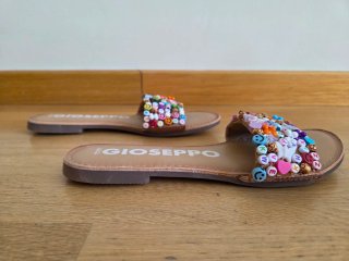 Sandalias Gioseppo con abalorios y smiley