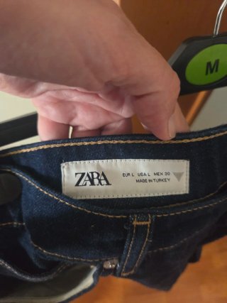 Minifalda vaquera oscura Zara Talla L/40