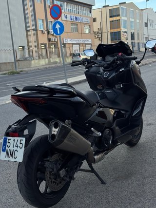 Yamaha T-max Tech 2023 Negra