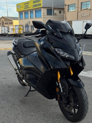 Yamaha T-max Tech 2023 Negra