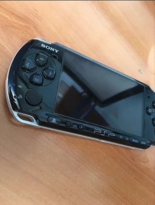 PSP 3004 Negra con Cargador y Funda