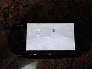 PSP 3004 Negra con Cargador y Funda