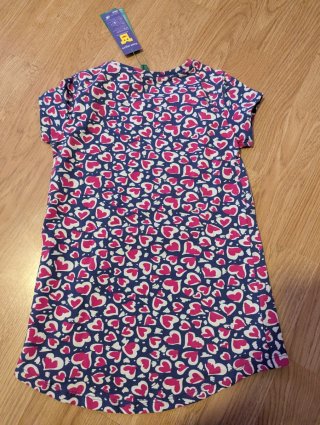 Camiseta niña con estampado de corazones
