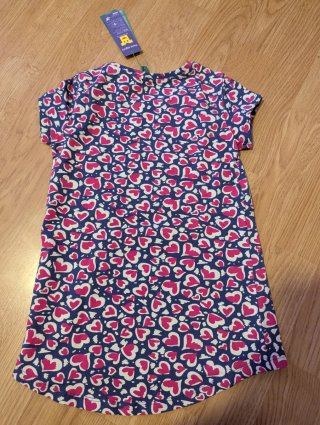 Camiseta niña con estampado de corazones