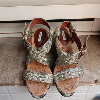 Sandalias cuña Bimba y Lola Talla 38