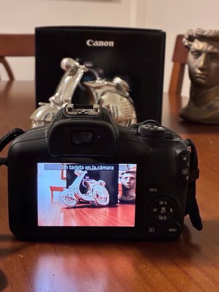 Cámara de fotos Canon EOS R100 + Objetivo 18-45mm