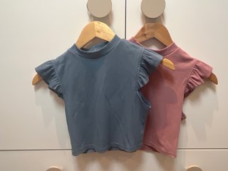 Conjunto 2 Tops Cortos Volantes Hombro