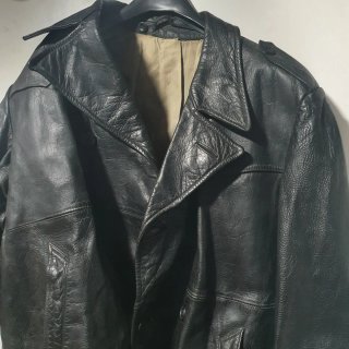 Gabardina de cuero negra