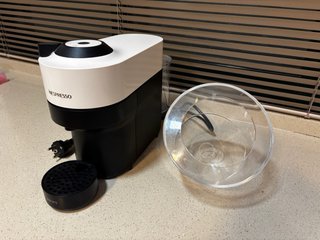 Cafetera Nespresso Vertuo Pop Negra