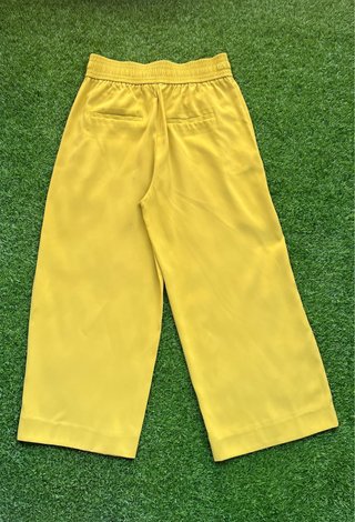 Pantalón ancho amarillo